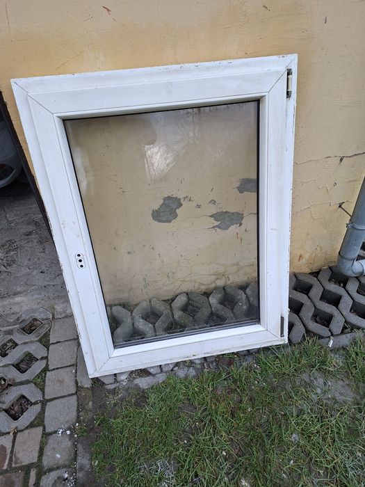 Okno ścienne 87/114cm