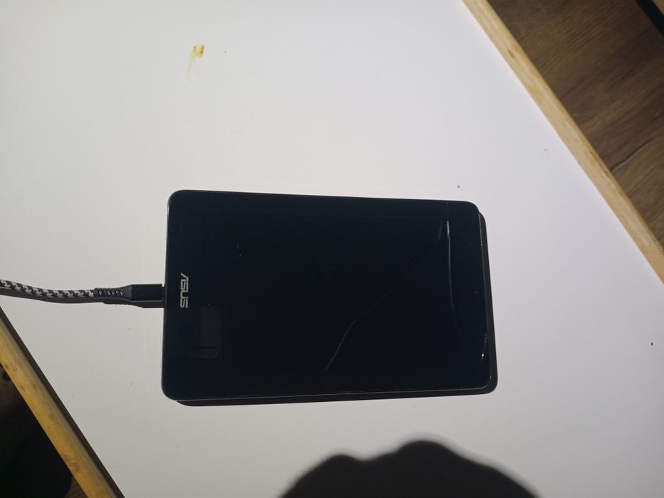Tablet Asus prawie nieużywany.