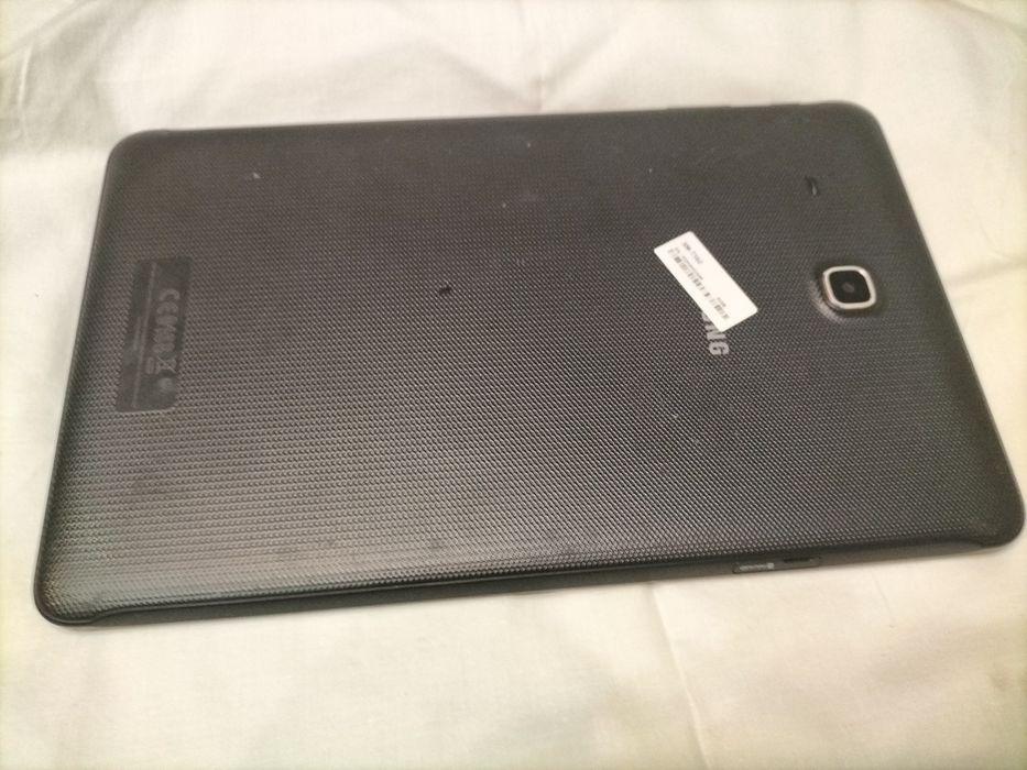 Планшет Samsung sm-t560