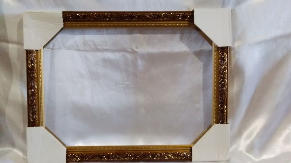 Рамка для картины, вышивки. (багетная) размером 25х35 см( без стекла.)