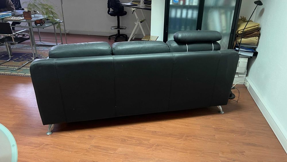 Sofa Pele Genuina Preto e Aluminio em Excelente Estado