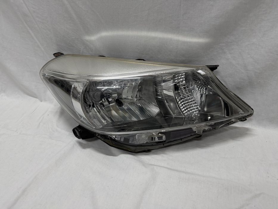 Lampa Prawy Przód Toyota Yaris III 11-14r.