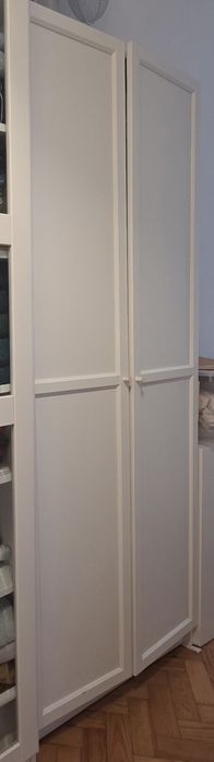 Estante/ armario branco com portas Ikea