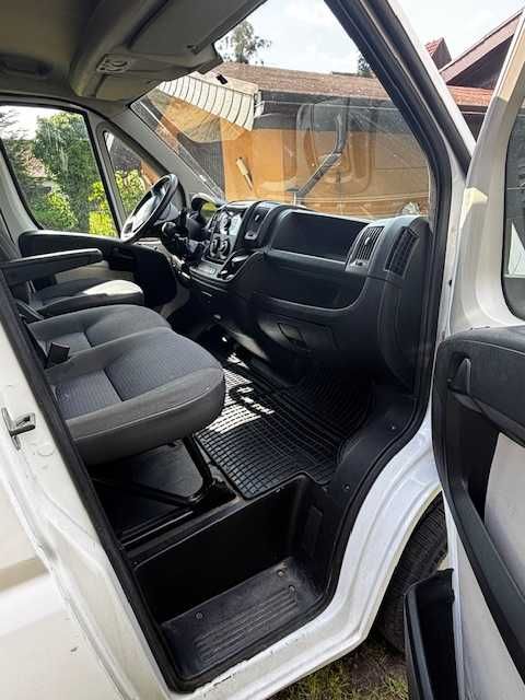 Bus dostawczy na wynajem Citroen Jumper L2H2