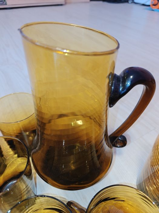 Szklaneczki, dzbanek i spodeczki sprzedam