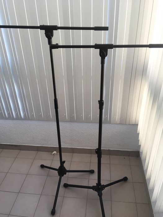 2 Tripé para microfones (Guil)