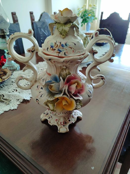 Loiça decorativa e de Alcobaça