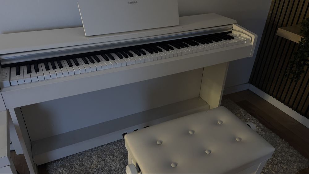 Piano Yamaha Branco lindo