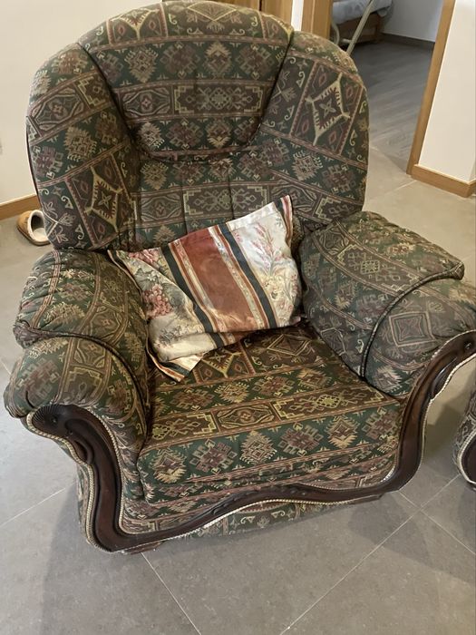 Conjunto de Sofás Clássicos - Sofá 3 lugares (Sofá-cama) + 2 Poltronas