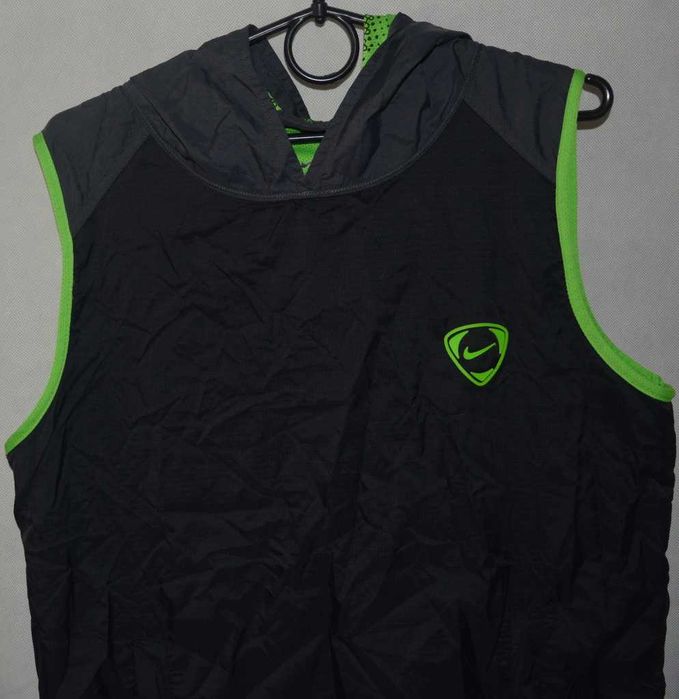 Sportowa koszulka z kapturem Nike S
