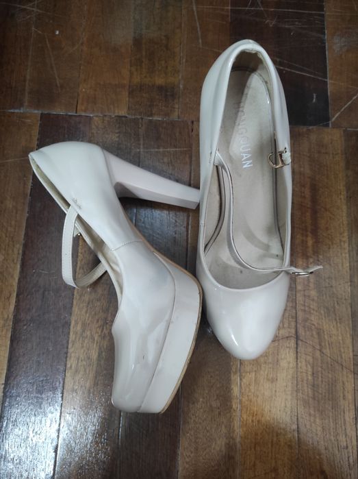 Туфлі лакові 38 р