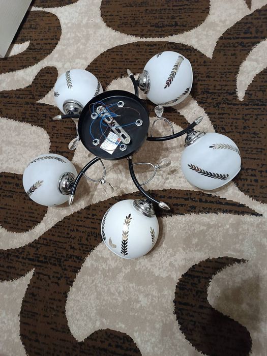 Продам люстру на п'ять лампочек