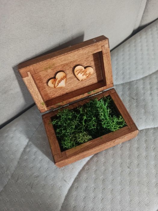 Pudełko na obrączki z mchem