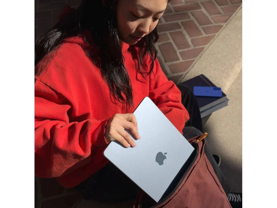 MacBook Air 13' M4 16GB-256GB SSD - NOVO -SELADO - SILVER