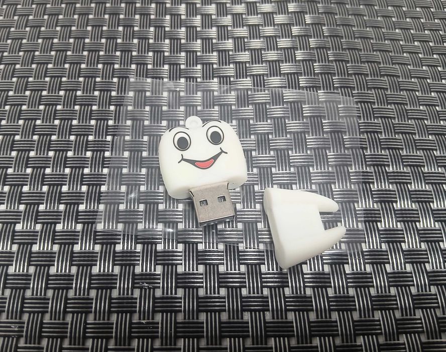 32GB Tooth Model USB Flash Drive Storage Device