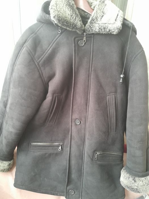 Курточка зимняя на меху с капишоном