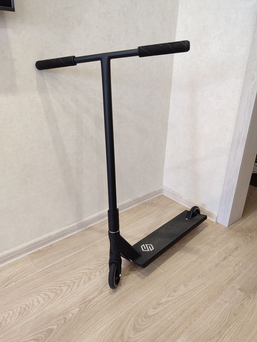 Трюковий самокат Striker Gravis Pro