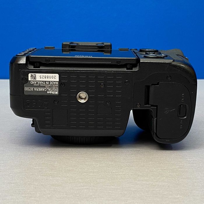 Nikon D7500 Corpo Macchina Fotografica DSLR Ricondizionata – Sensore 20.9MP CMOS, 4K UHD, SnapBridge, Nero - 4