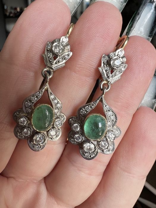 Золотые серьги 750пр.с якутскими бриллиантами и изумрудами