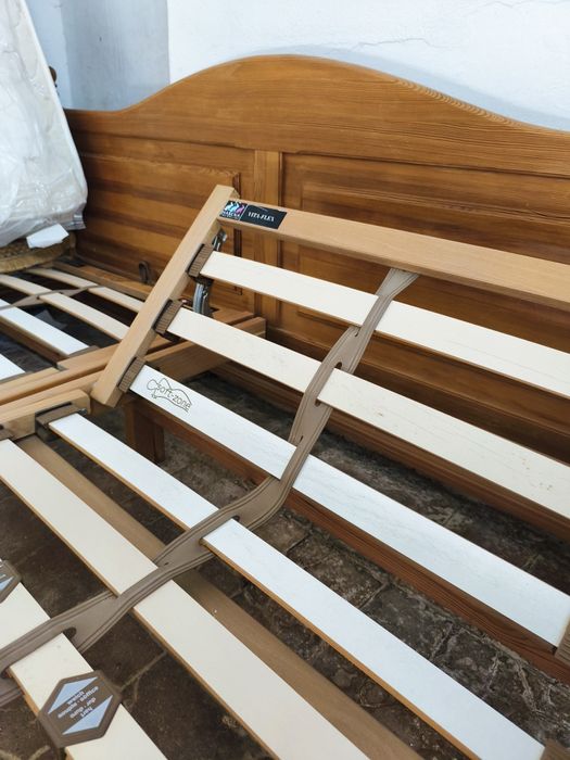 Conjunto de quarto cama com estrados reclináveis, mesas de cabeceira