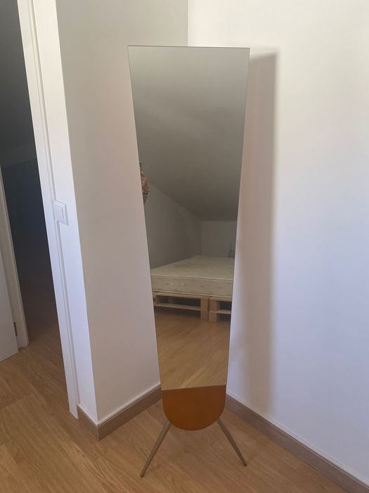 Espelho de design com madeira