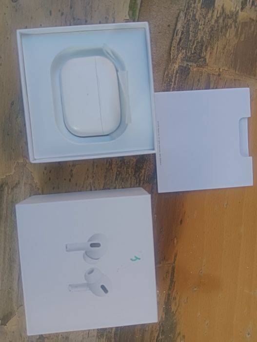 Vendo AirPods, auriculares sem fio novo, não é original