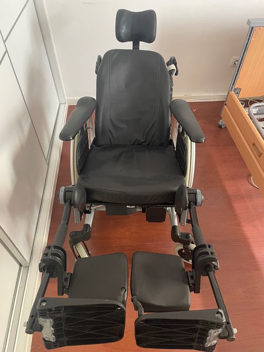 Cadeira de Rodas Eléctrica Invacare Clemátis 44 de 2020