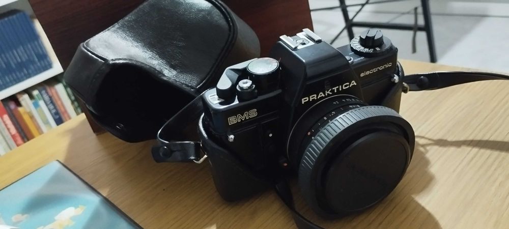Máquina fotográfica Praktica BMS electronic - câmara reflex 35 mm com objetiva Pentacon 50mm e capa