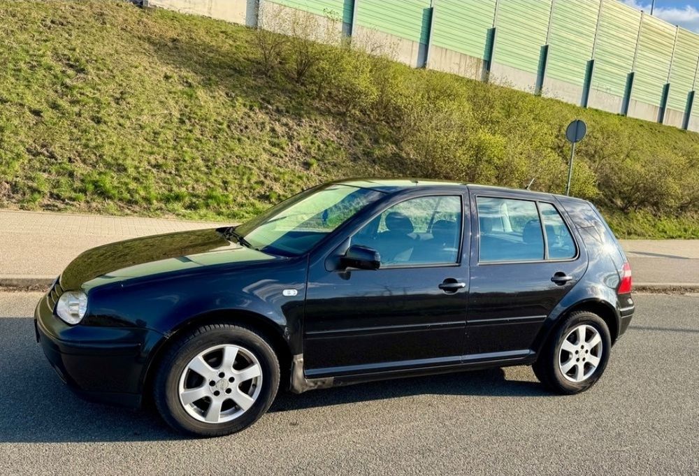 Volkswagen Golf 1,4 бензин 2003 рік