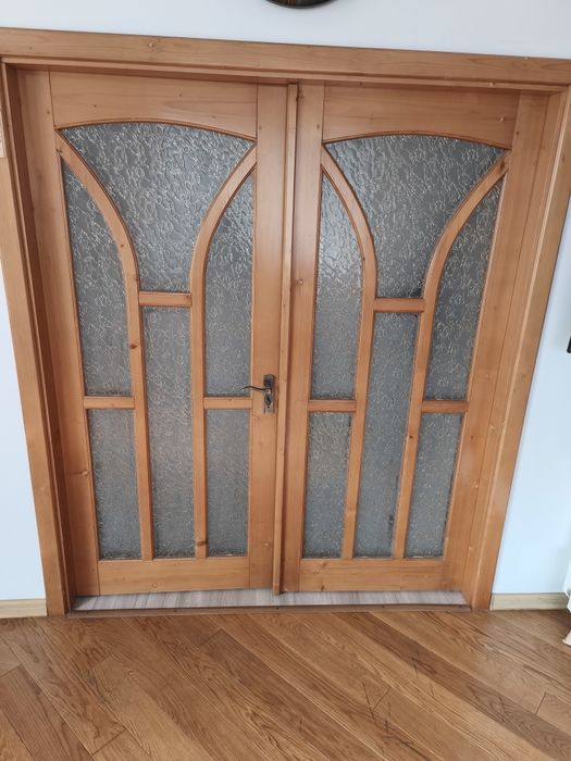 Продам дерев'яні полотна з коробками,завісами та ручками