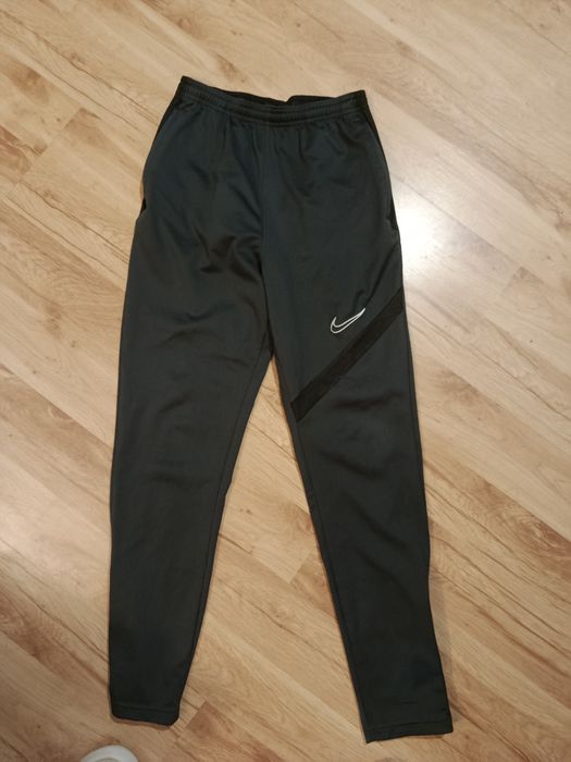 Dresy chłopięce 158-164 Nike