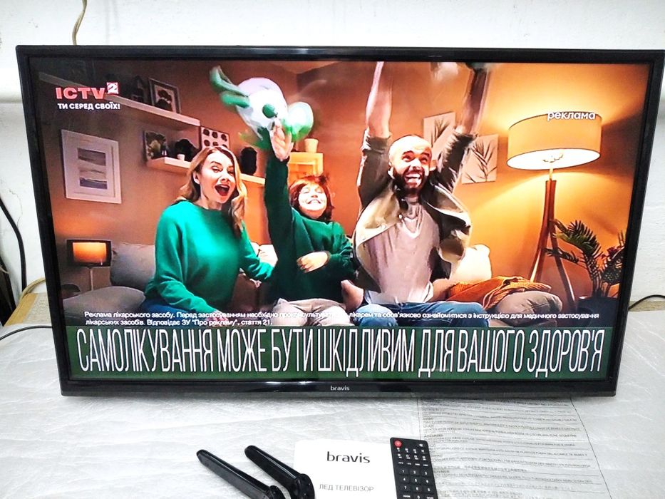 Продам телевізор BRAVIS 32Е6000+Т2 гарний стан.