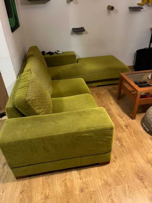 Sofa narożna ze schowkiem na np. alkohol – zielona, duża powierzchnia