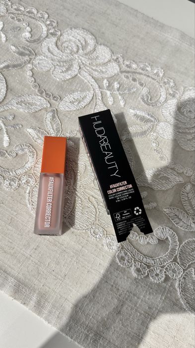 Huda Beauty korektor cery jak nowy Cherry Blossom 9 ml