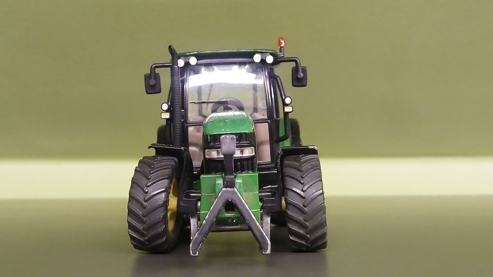 Siku traktor John Deere 1 32