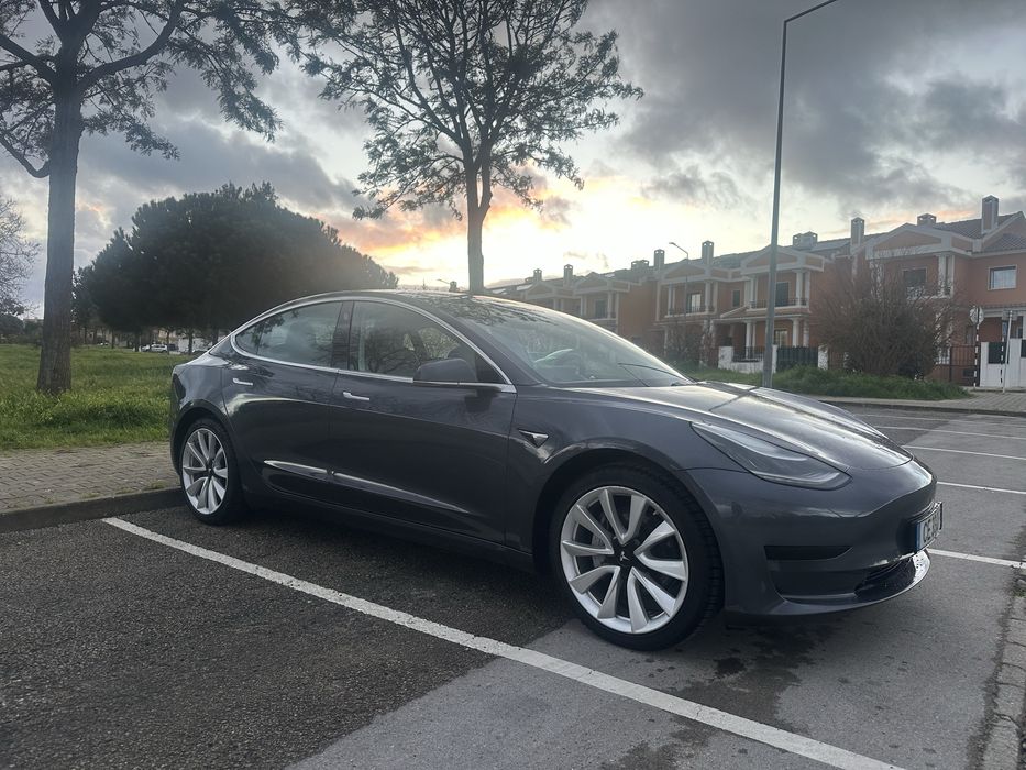 Tesla Model 3 SR Plus