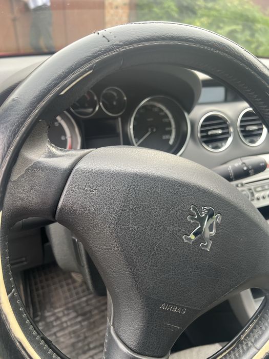 Автомобіль peugeot 308