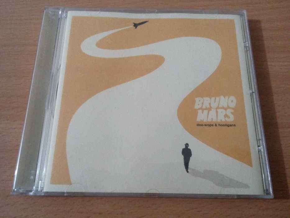 BRUNO MARS - Doo-Wops & Hooligans
