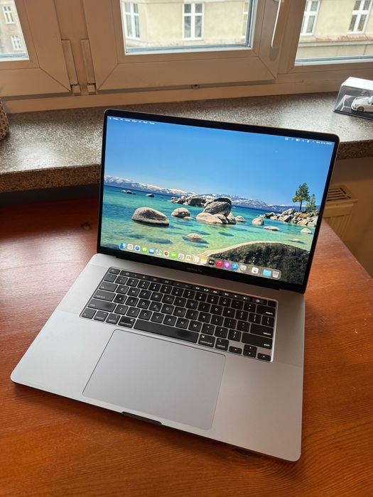 MacBook Pro 16 intel Core i7 16GB Ram Tylko 80 Cykli Po Przeglądzie