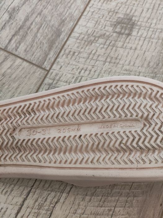 Шльопанці для дівчинки