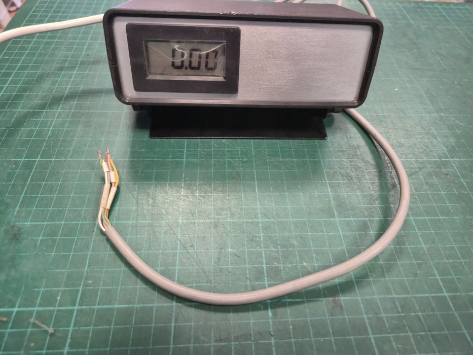 Woltomierz elektroniczny