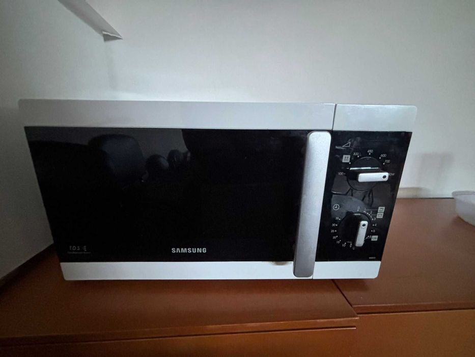 Micro-ondas Samsung – Excelente para Escritório ou Casa