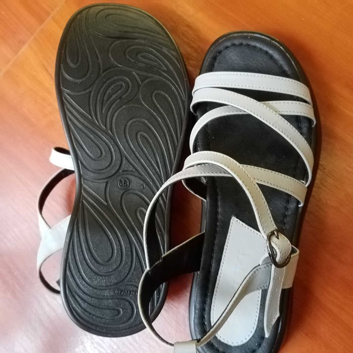 Сіренькі босоніжки