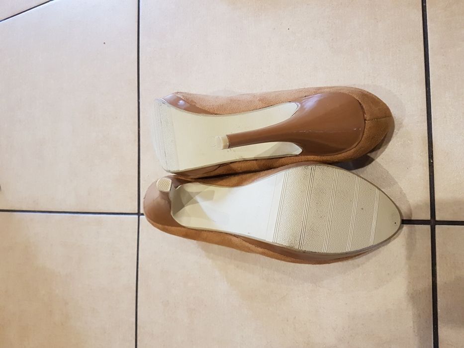 Szpilki na platformie