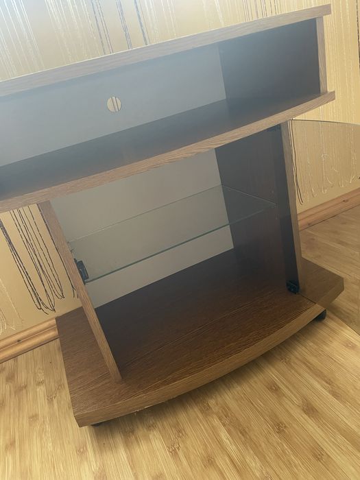 Стіл під телевізор