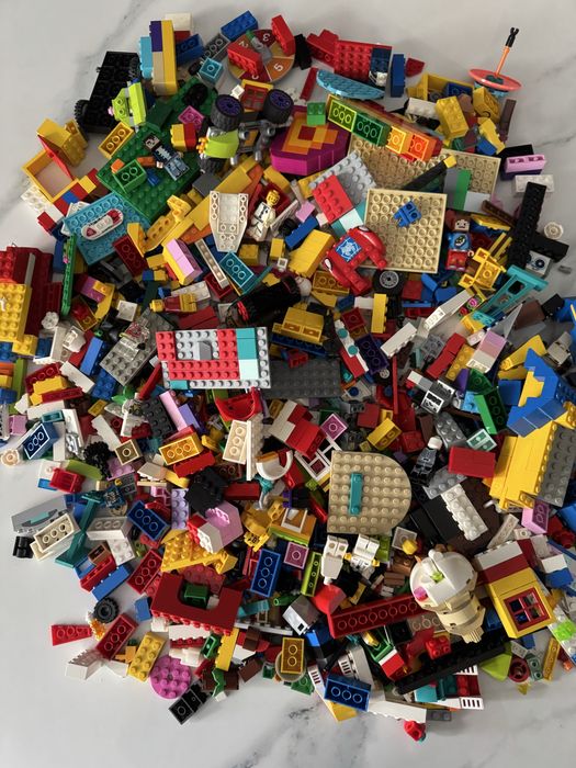 Lego на вагу майже 2 кг
