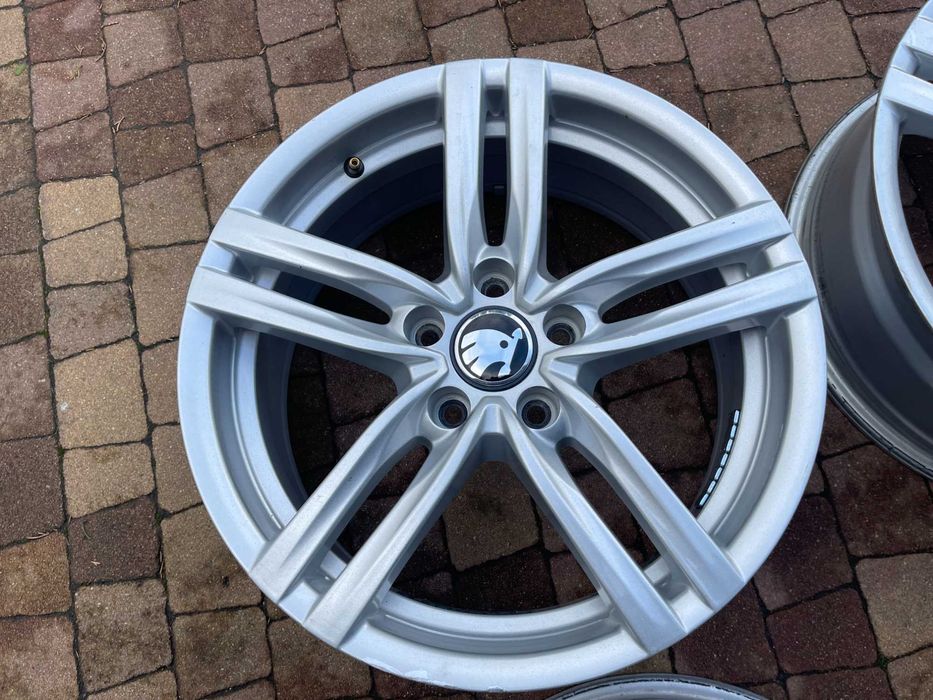 3827. Alufelgi 17" Golf Beetle Toutan Kodiaq Octavia 7J ET40 5x112