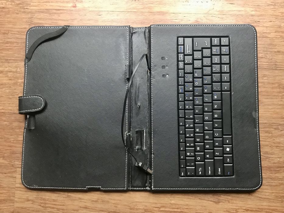 Etui na tablet z klawiaturą