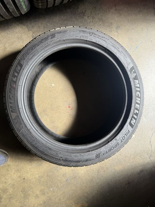 Pneus 235/45/18 Michelin Homolgacao tesla completamente novos