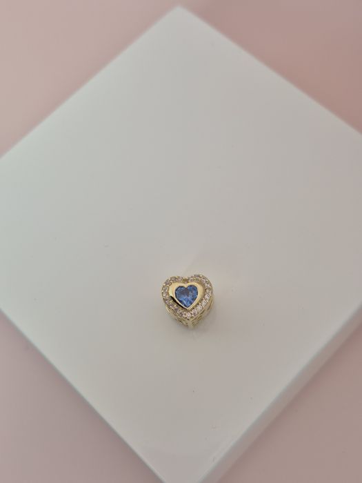 Złoty charms serce białe cyrkonie błekitna niebieska cyrkonia p. 585
